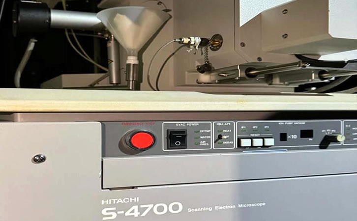 HITACHI S-4700��������@΢�R